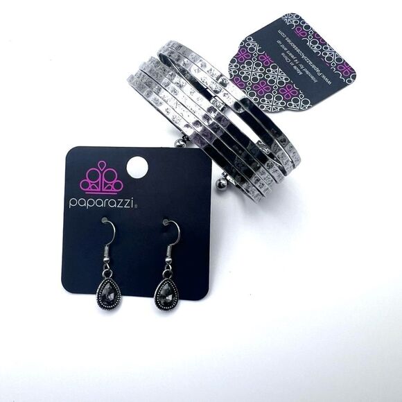 paparazzi Jewelry - 5/$25 Paparazzi Silver Teardrop Earrings